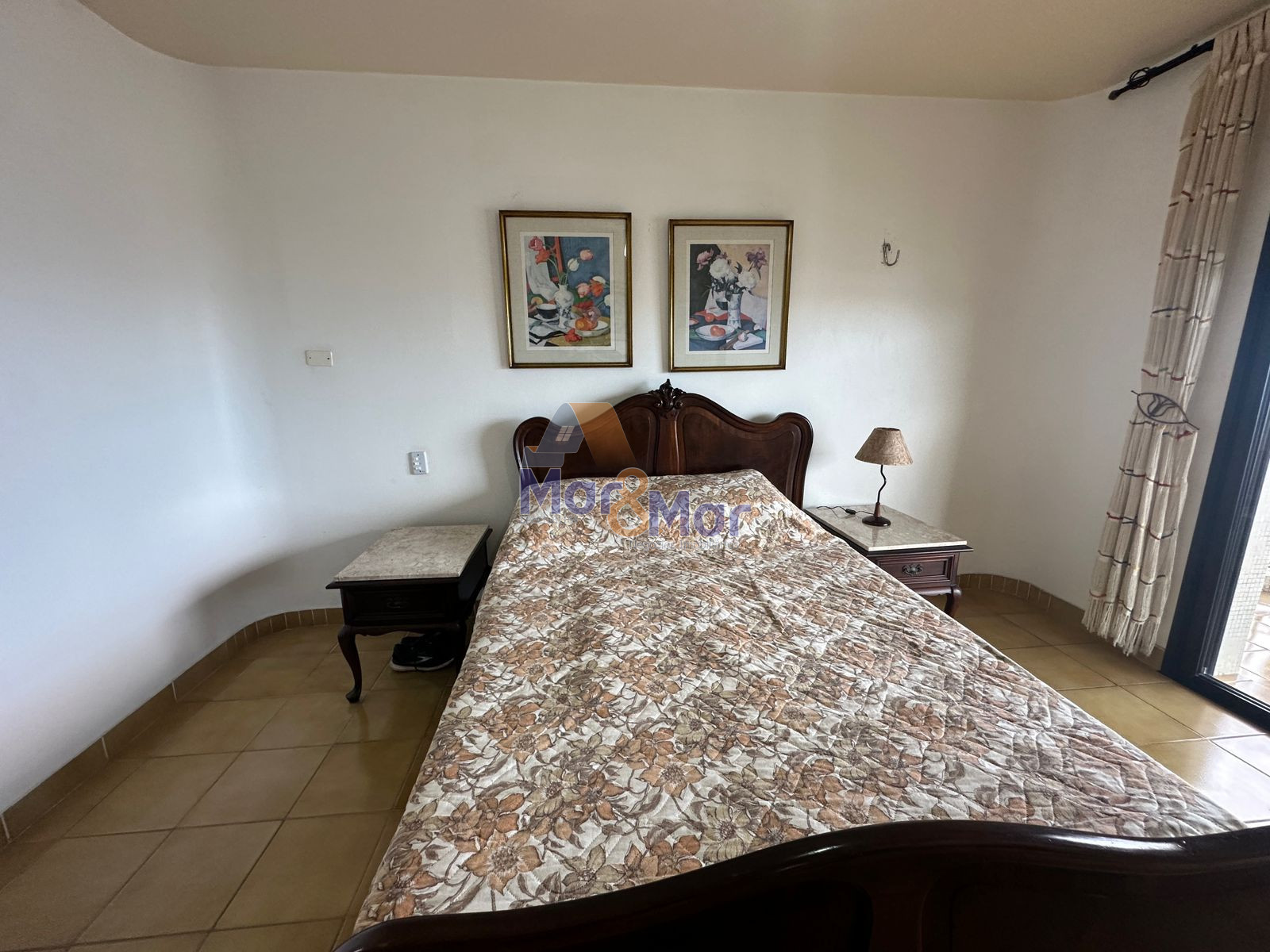 Apartamento na Praia das Pitangueiras, Guarujá - SP
