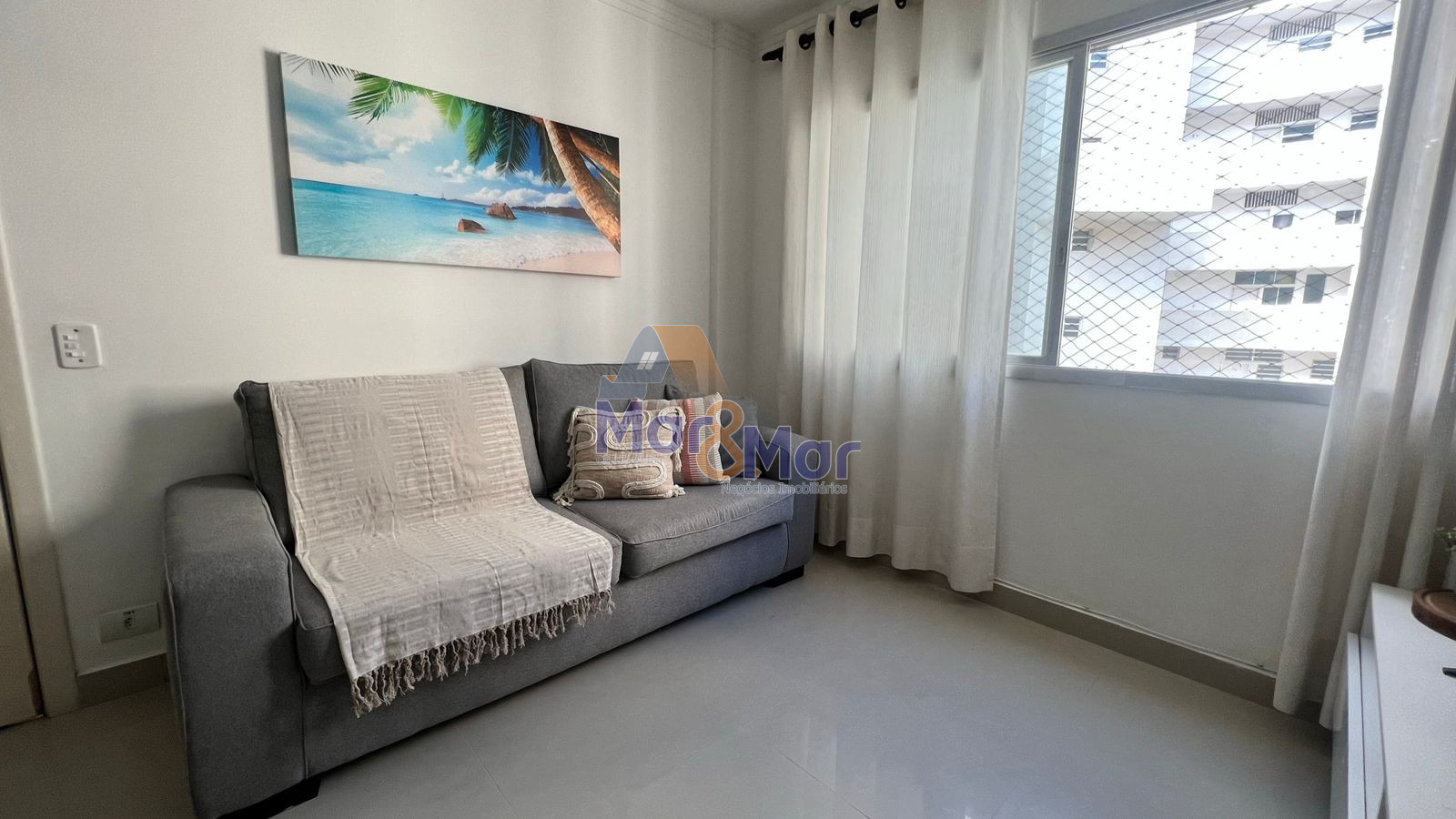 Apartamento na Praia das Pitangueiras, Guarujá - SP