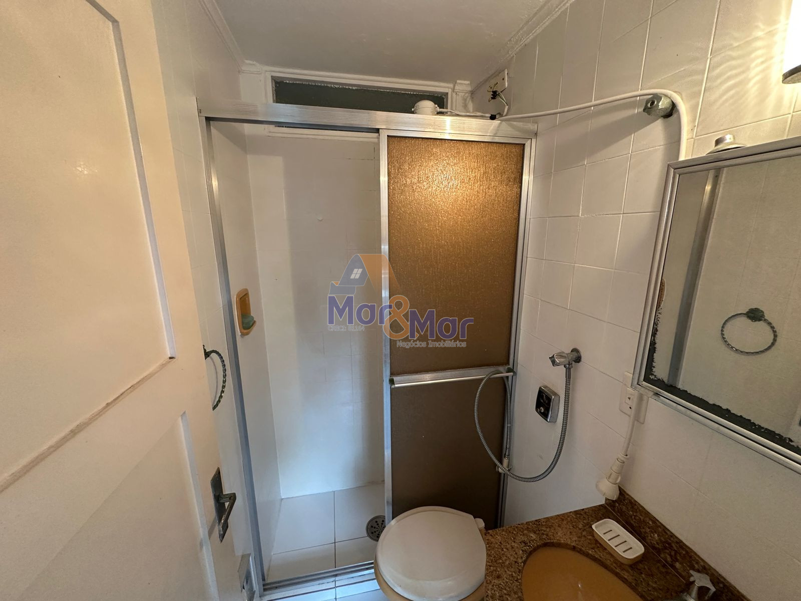 Apartamento na Praia das Pitangueiras, Guarujá - SP