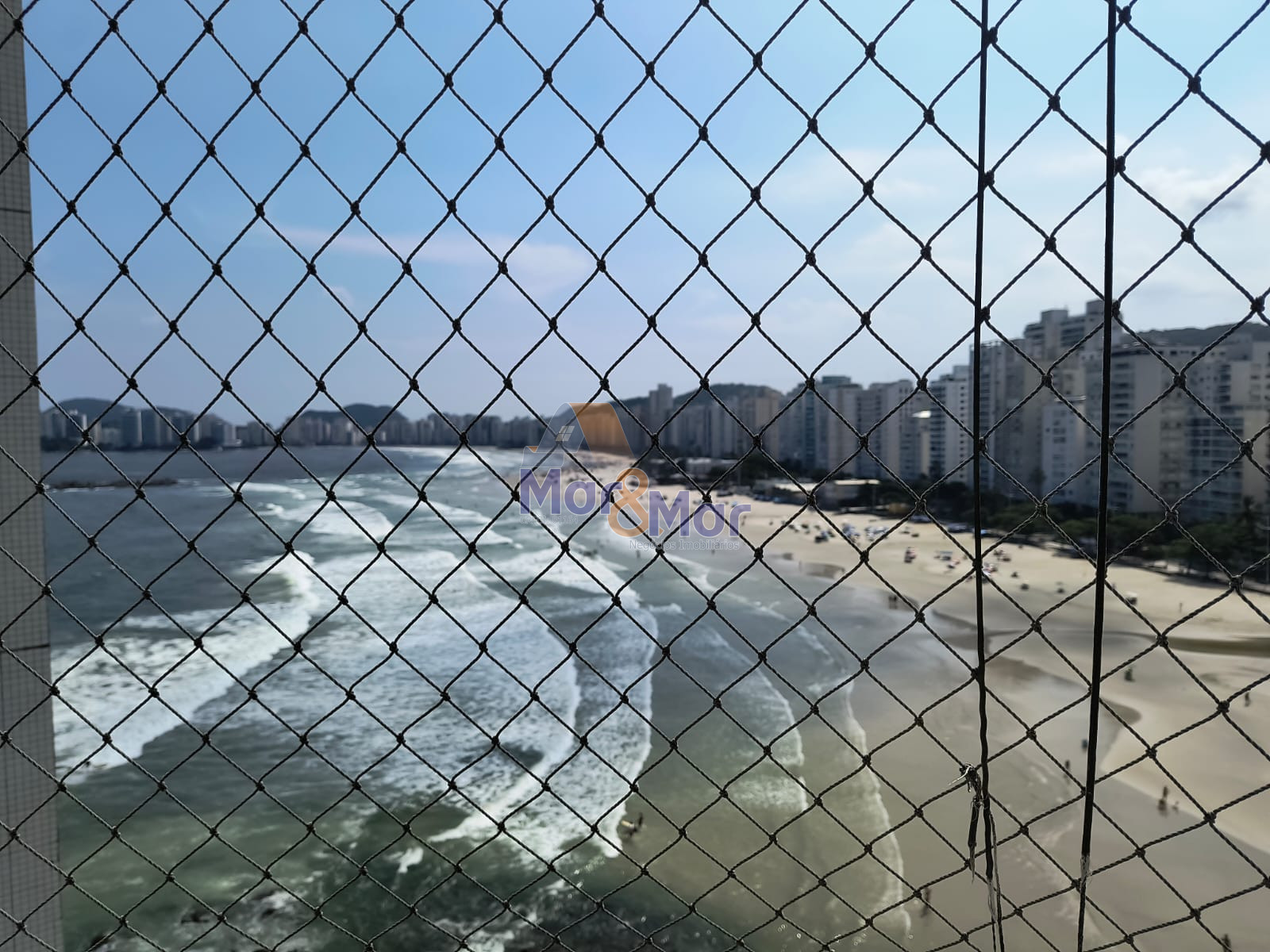 Apartamento na Praia das Pitangueiras, Guarujá - SP