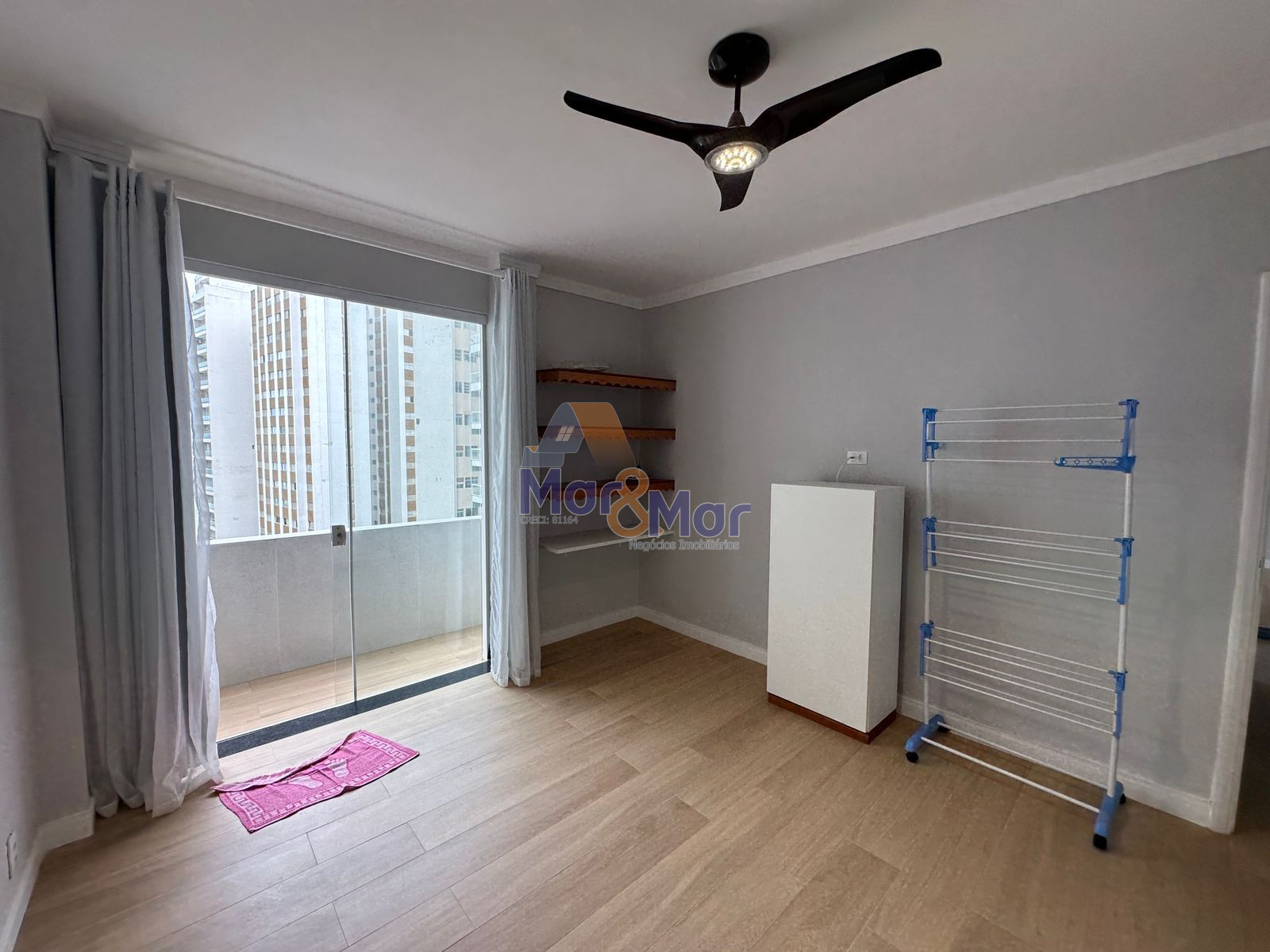 Apartamento na Praia das Pitangueiras, Guarujá - SP