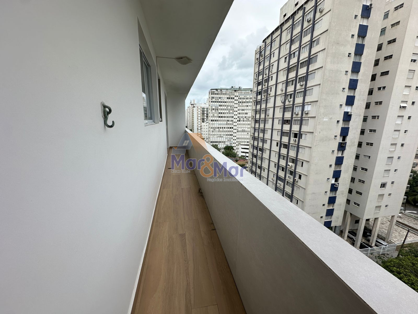 Apartamento na Praia das Pitangueiras, Guarujá - SP