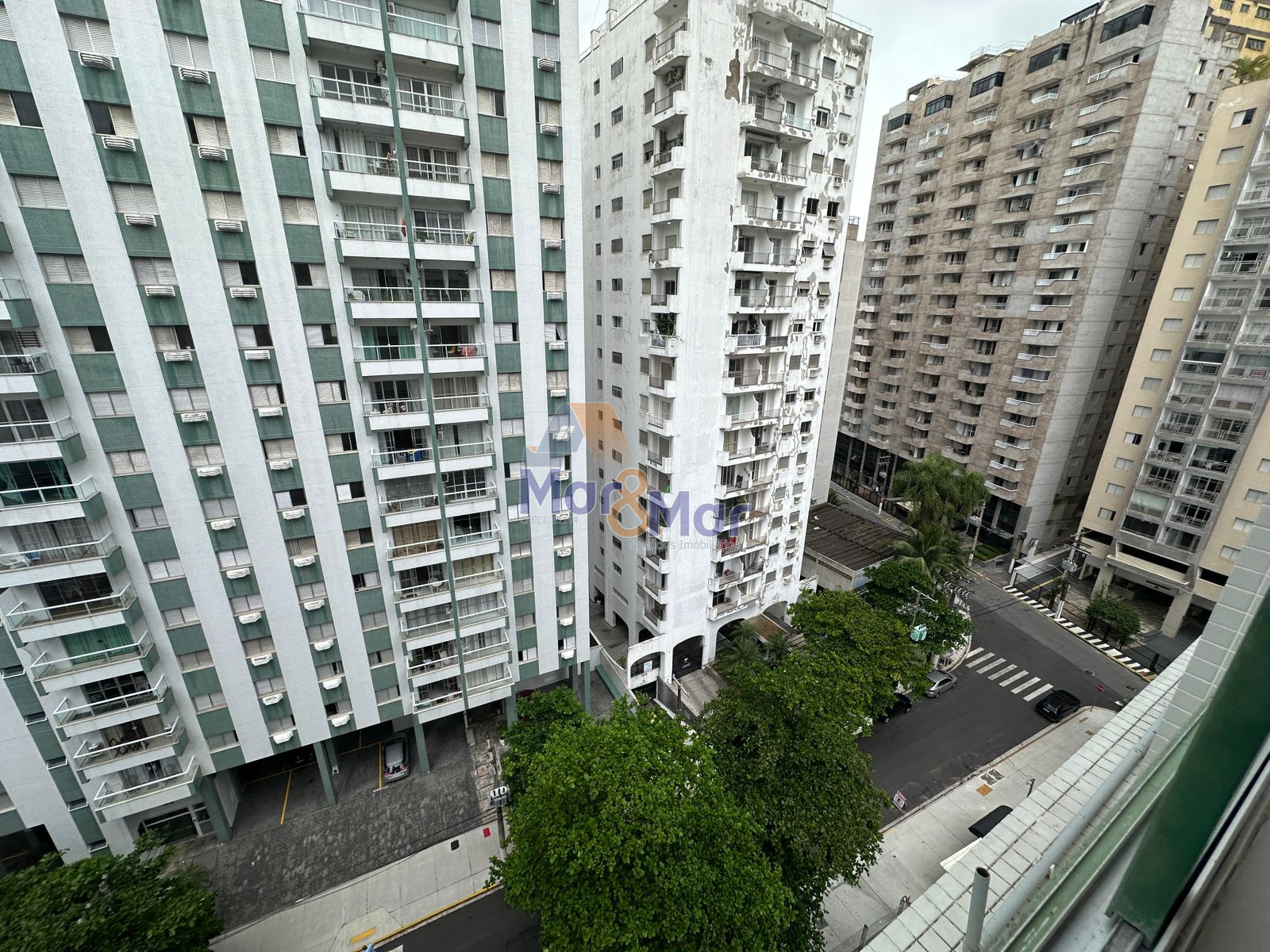Apartamento na Praia das Pitangueiras, Guarujá - SP