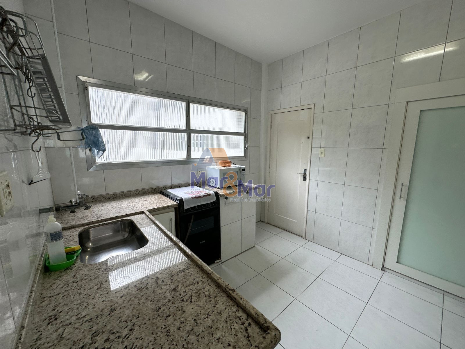 Apartamento na Praia das Pitangueiras, Guarujá - SP