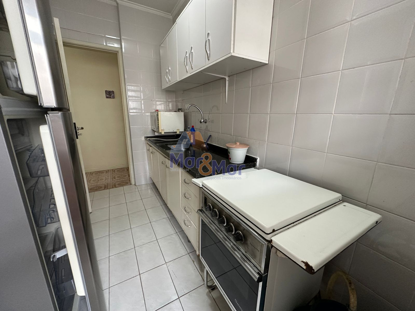 Apartamento na Praia das Pitangueiras, Guarujá - SP