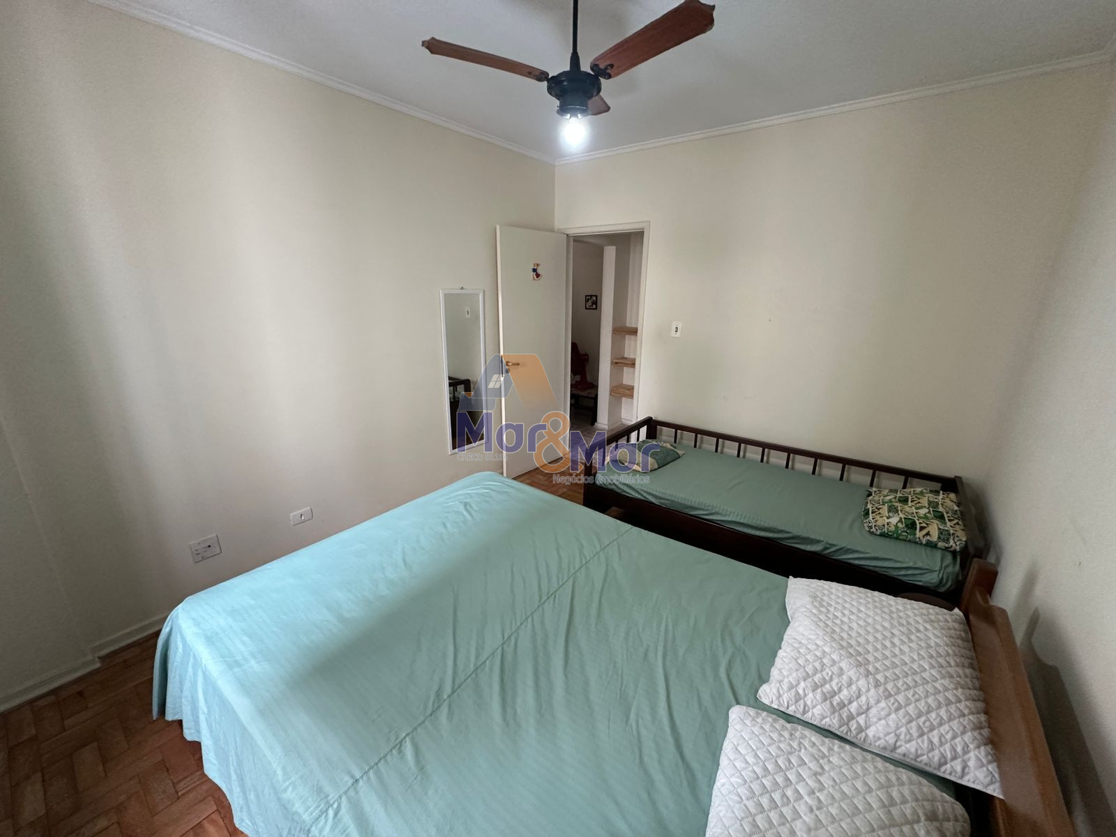 Apartamento na Praia das Pitangueiras, Guarujá - SP