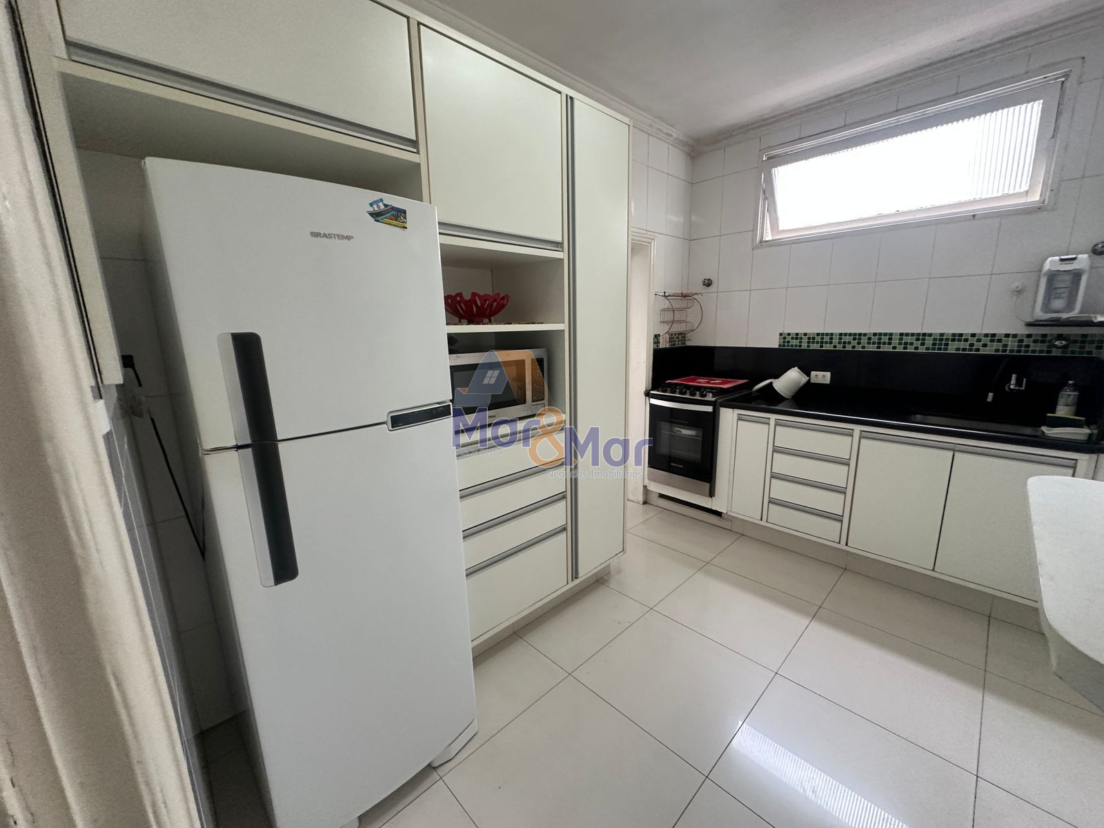 Apartamento na Praia das Pitangueiras, Guarujá - SP