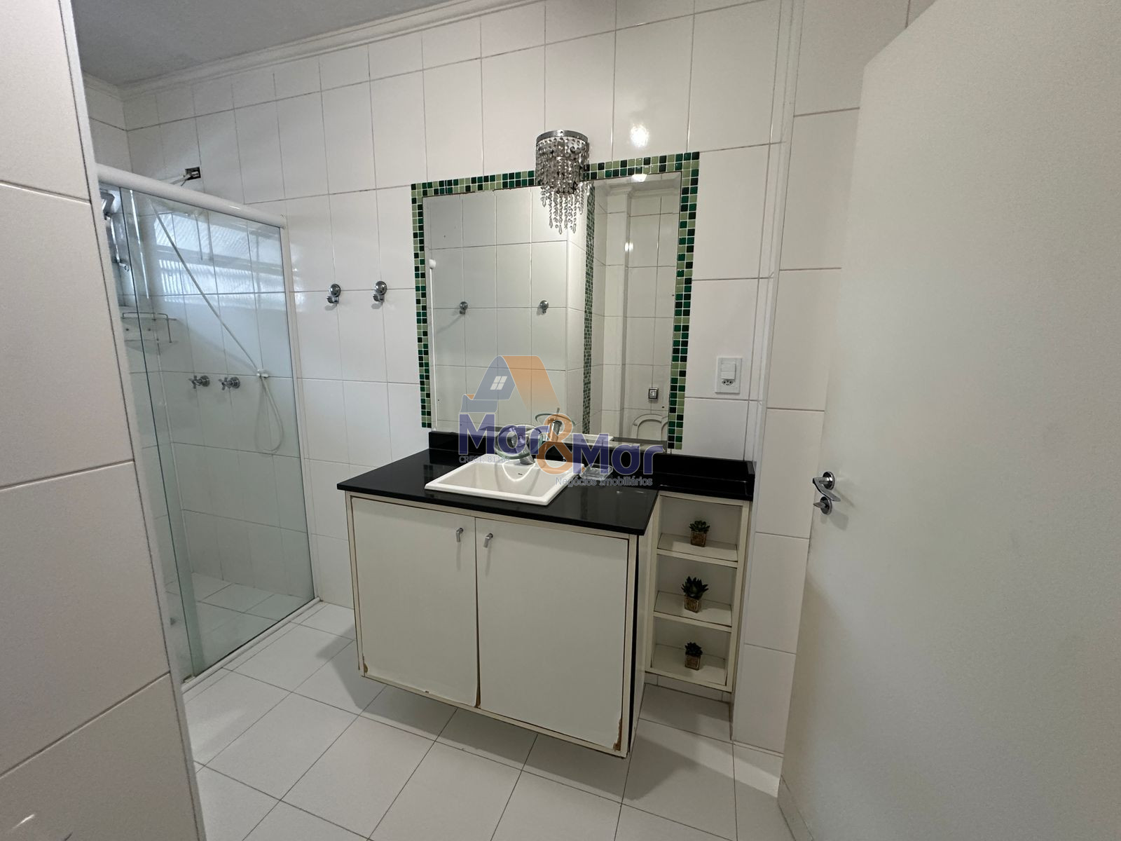 Apartamento na Praia das Pitangueiras, Guarujá - SP
