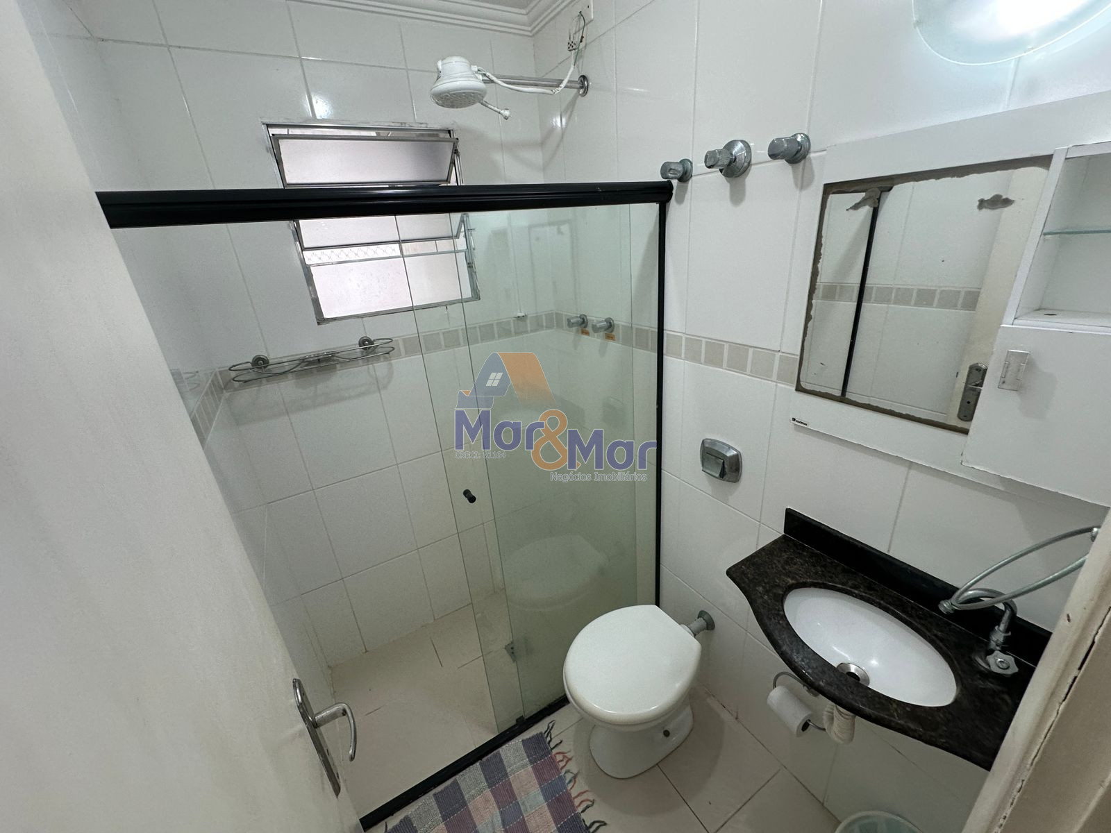 Apartamento na Praia das Pitangueiras, Guarujá - SP