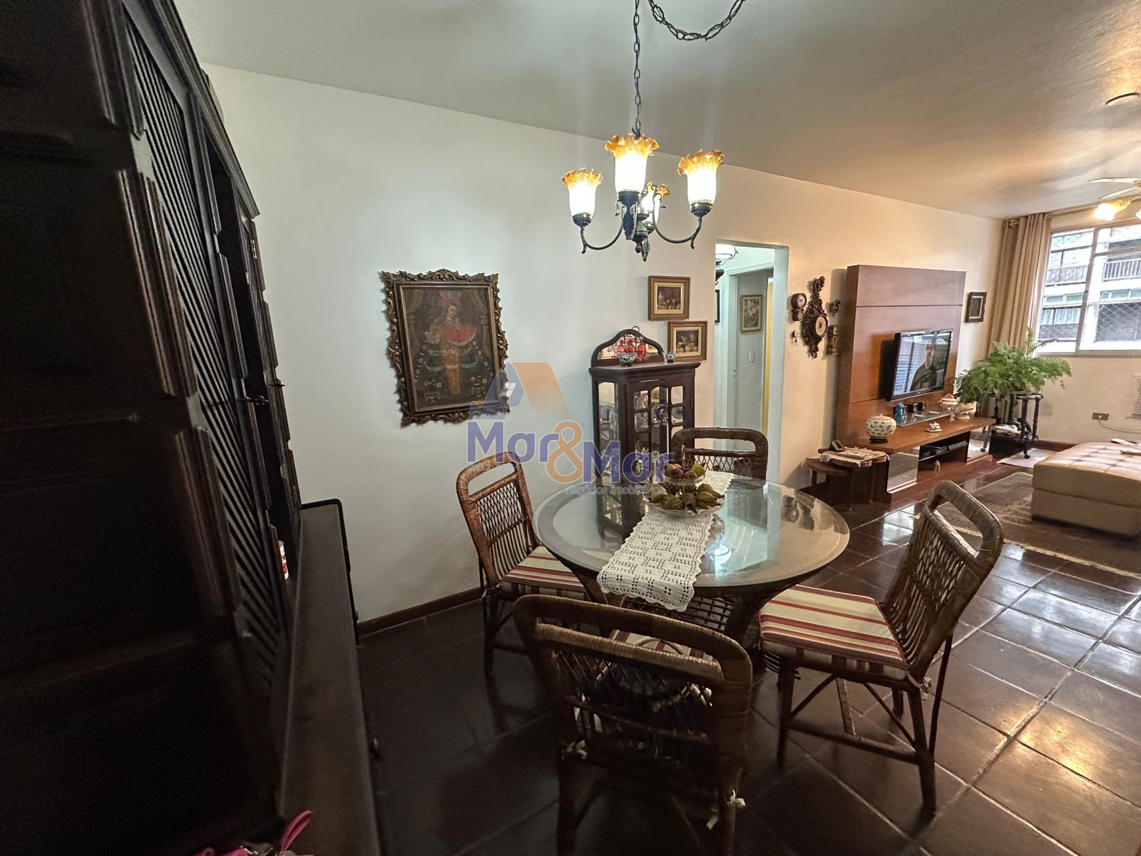 Apartamento na Praia das Pitangueiras, Guarujá - SP