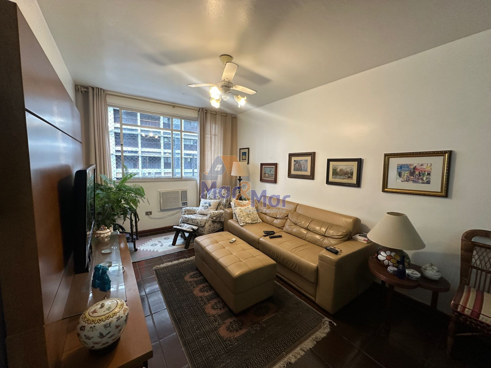 Apartamento na Praia das Pitangueiras, Guarujá - SP