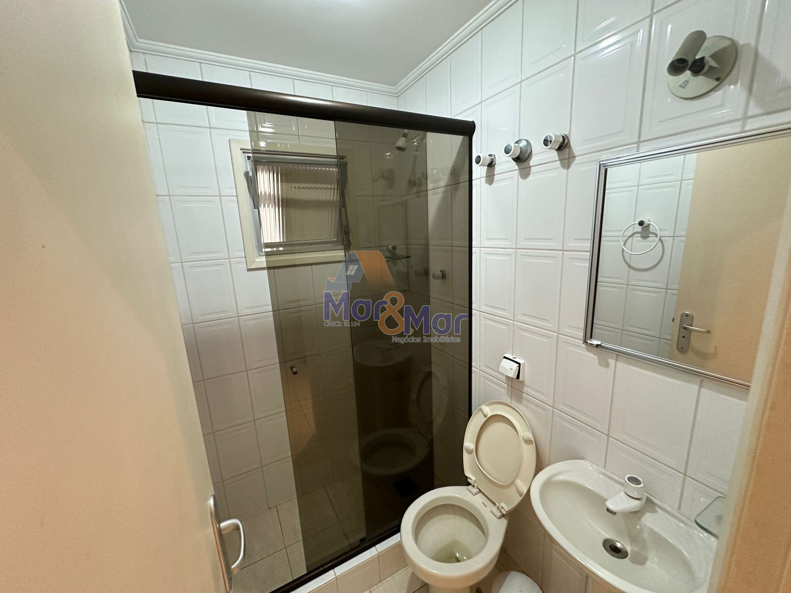 Apartamento na Praia das Pitangueiras, Guarujá - SP