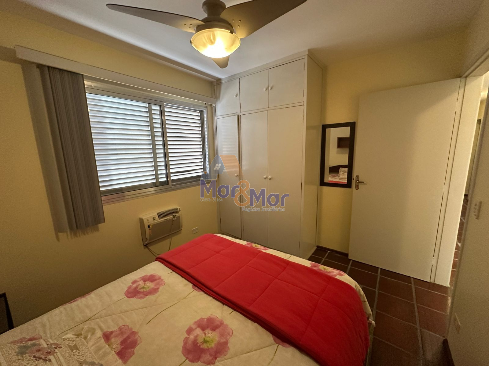 Apartamento na Praia das Pitangueiras, Guarujá - SP