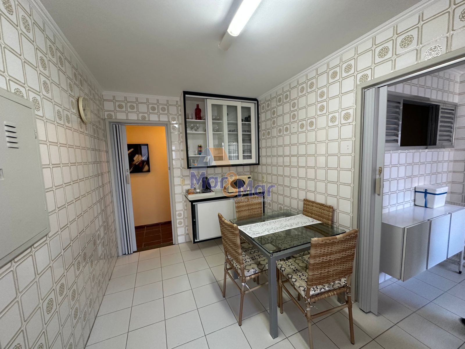 Apartamento na Praia das Pitangueiras, Guarujá - SP