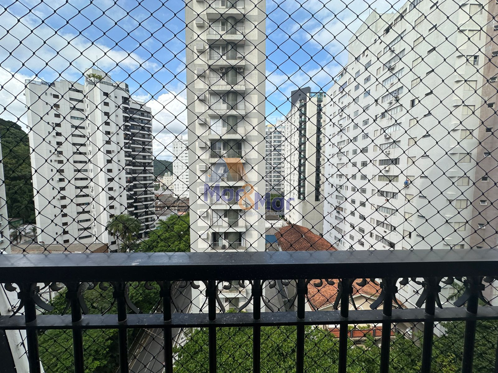 Apartamento na Praia das Pitangueiras, Guarujá - SP