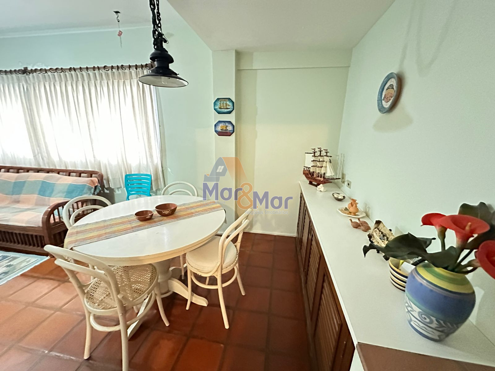Apartamento na Praia das Pitangueiras, Guarujá - SP