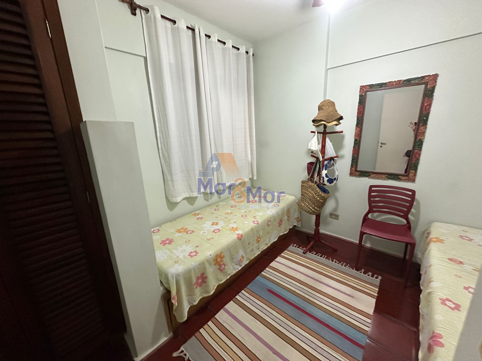 Apartamento na Praia das Pitangueiras, Guarujá - SP