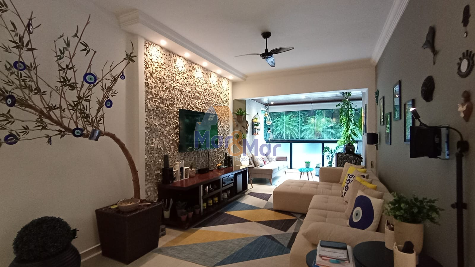Apartamento na Praia das Pitangueiras, Guarujá - SP
