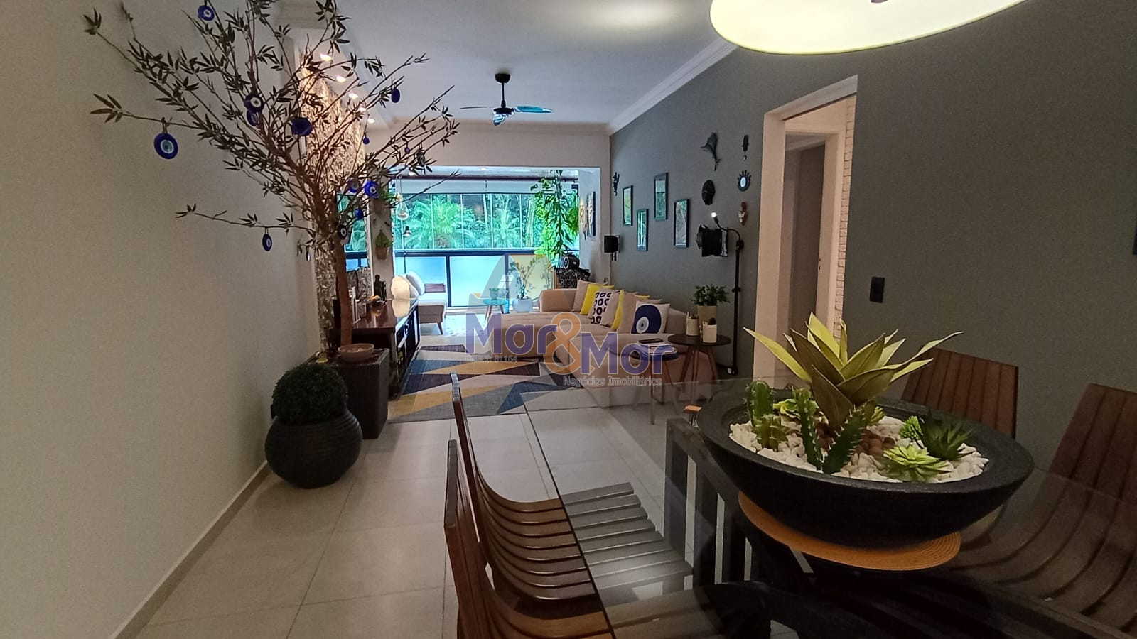 Apartamento na Praia das Pitangueiras, Guarujá - SP