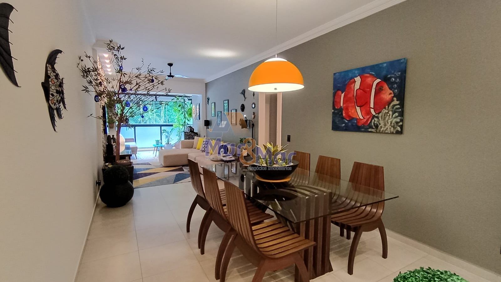 Apartamento na Praia das Pitangueiras, Guarujá - SP