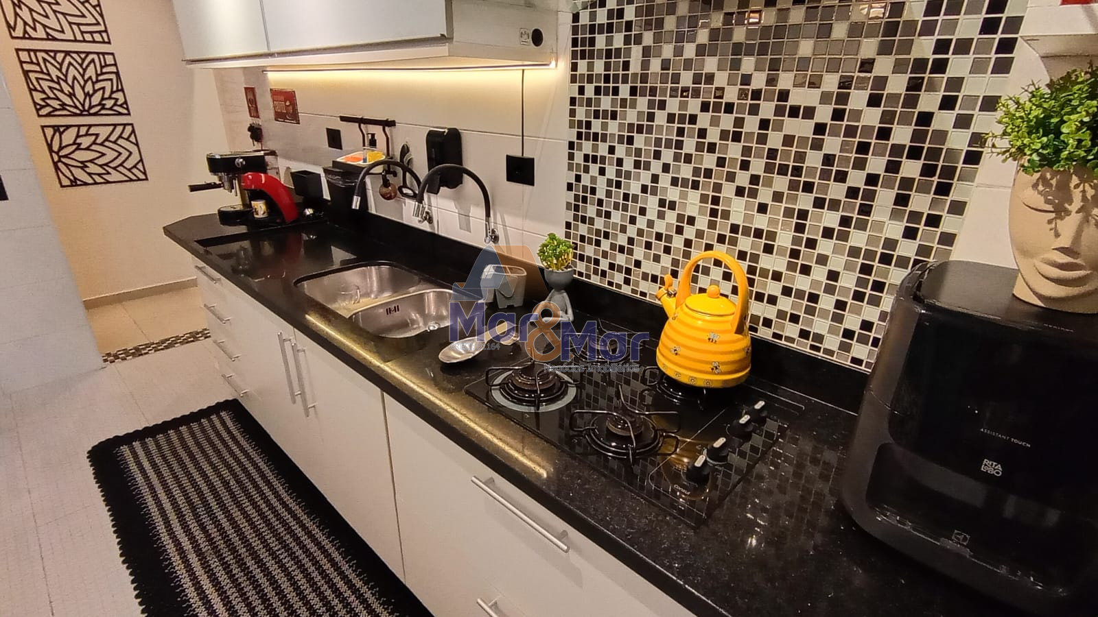 Apartamento na Praia das Pitangueiras, Guarujá - SP