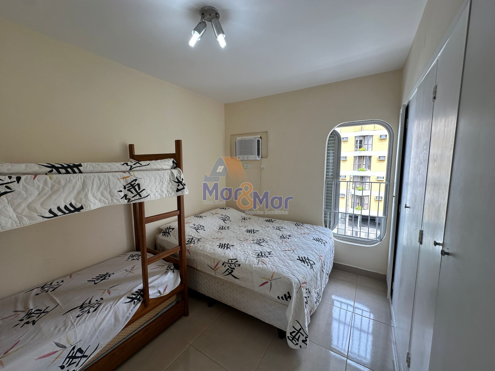 Apartamento na Praia da Enseada, Guarujá - SP
