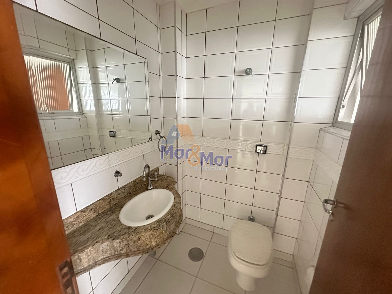 Apartamento na Praia da Pitanguerias - Guarujá