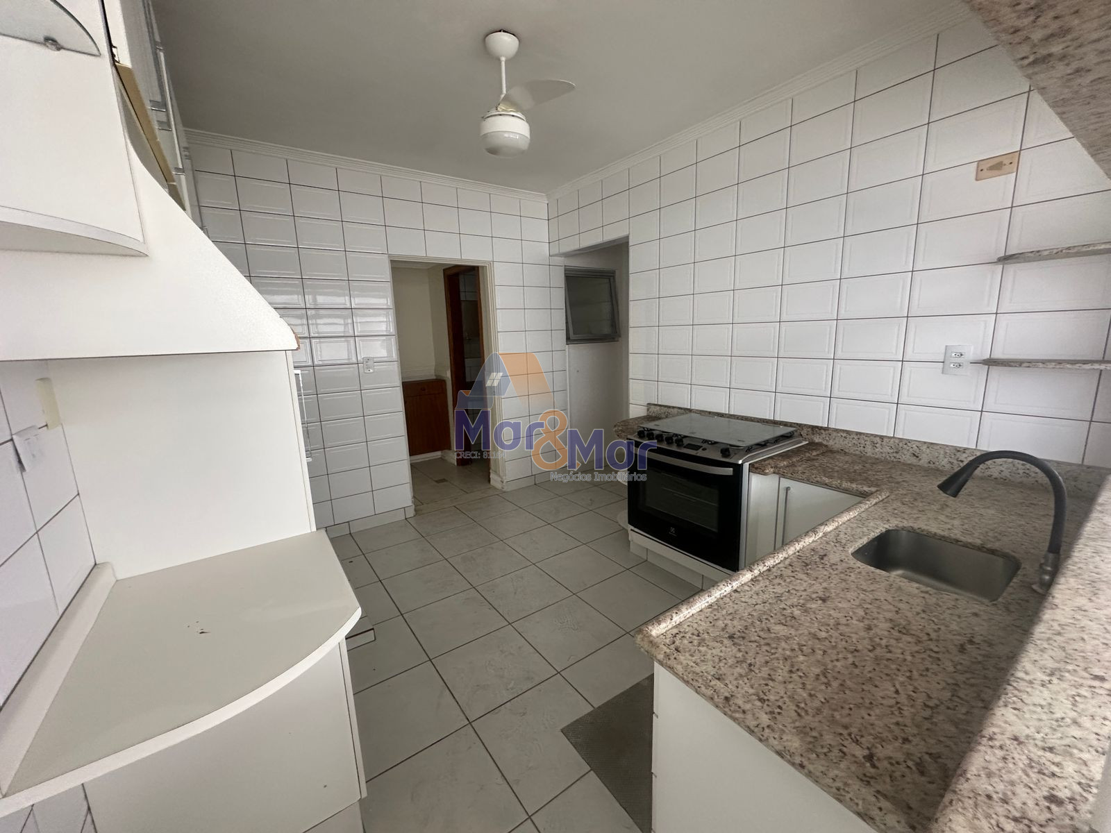 Apartamento na Praia da Pitanguerias - Guarujá
