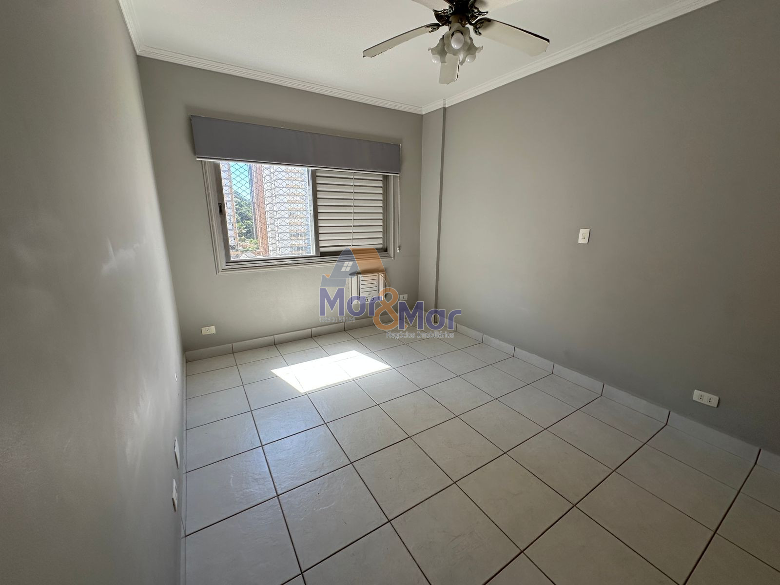 Apartamento à 50 Metros da Praia da Pitangueiras, Guarujá-SP