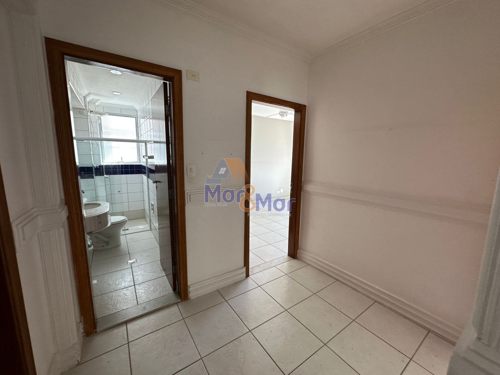 Apartamento à 50 Metros da Praia da Pitangueiras, Guarujá-SP