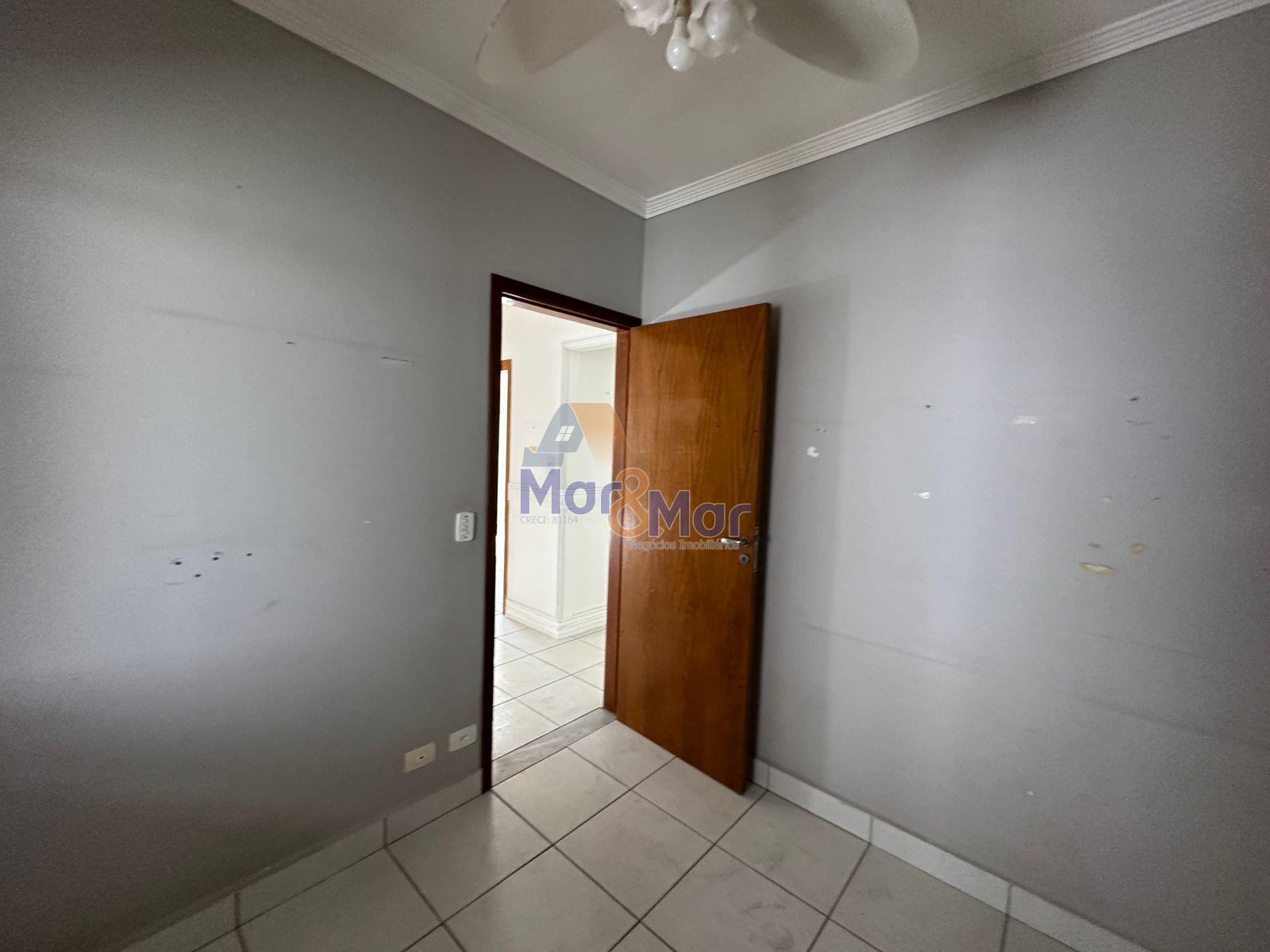 Apartamento à 50 Metros da Praia da Pitangueiras, Guarujá-SP