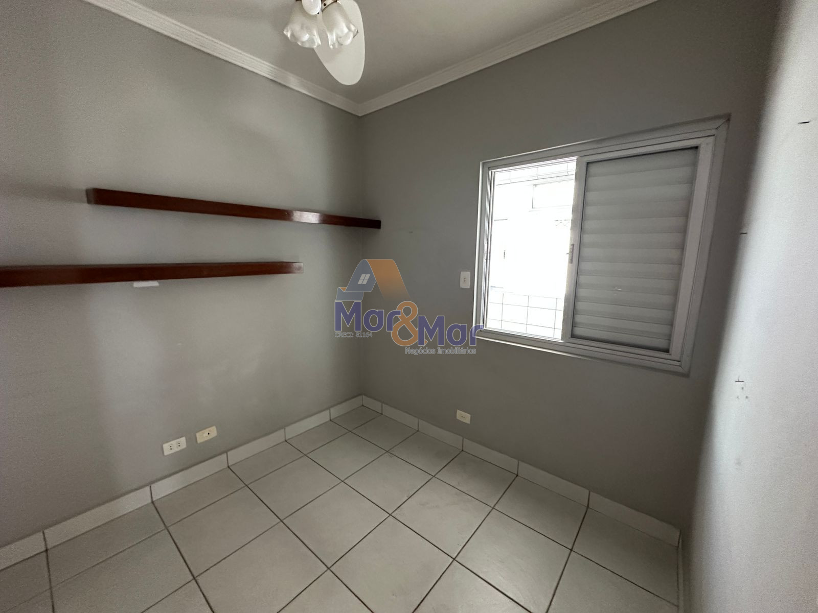 Apartamento à 50 Metros da Praia da Pitangueiras, Guarujá-SP