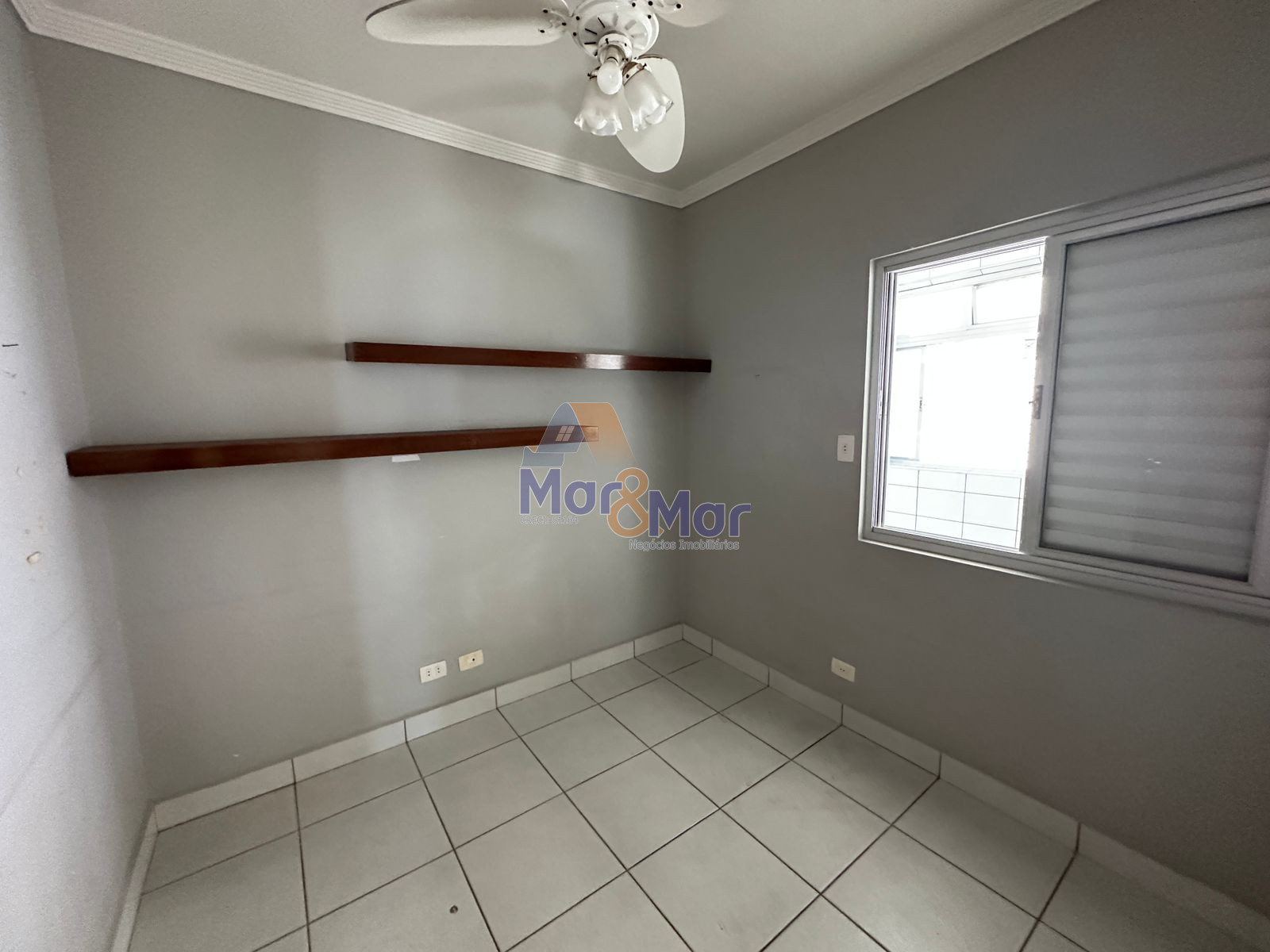 Apartamento à 50 Metros da Praia da Pitangueiras, Guarujá-SP