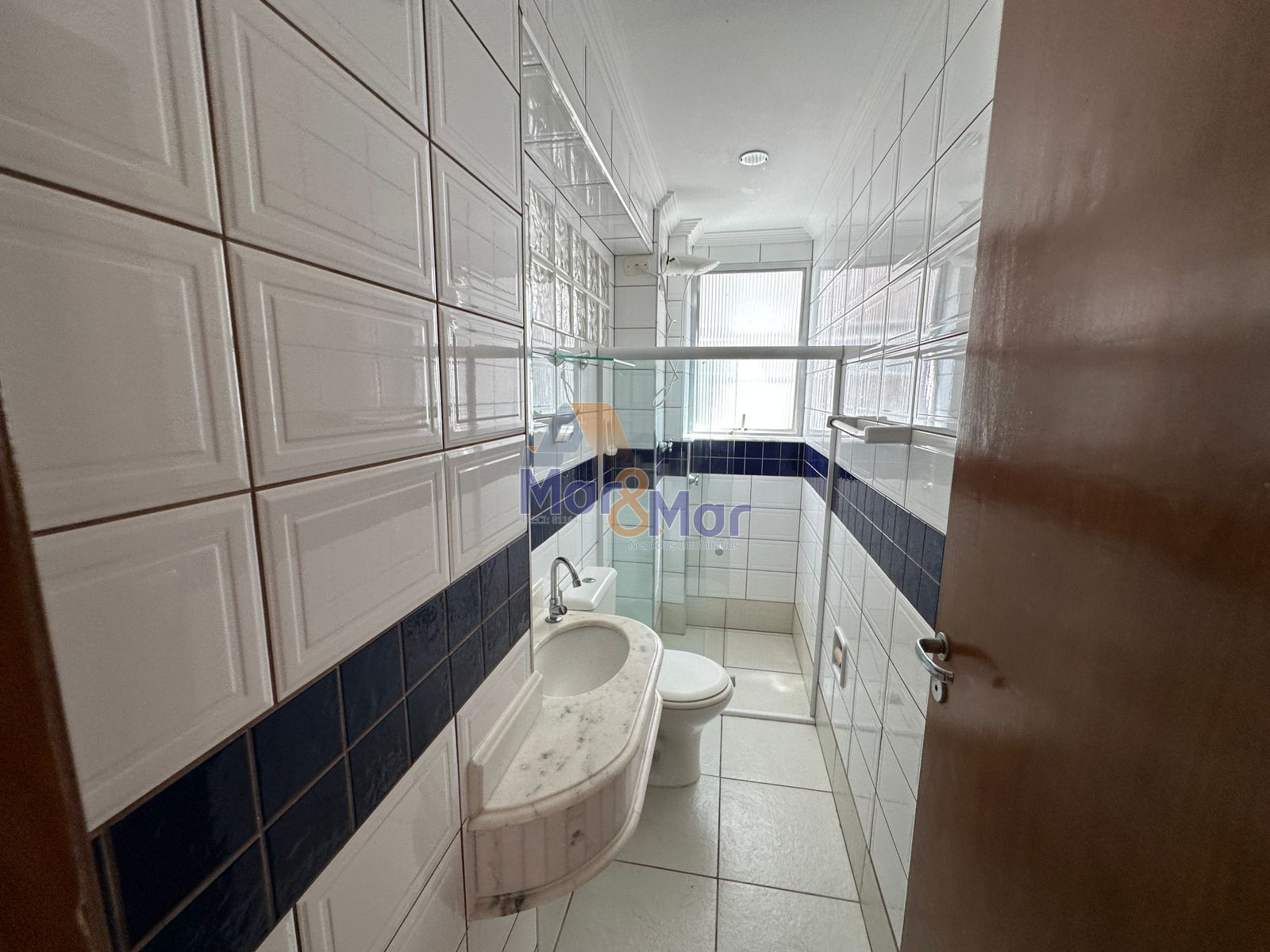 Apartamento à 50 Metros da Praia da Pitangueiras, Guarujá-SP
