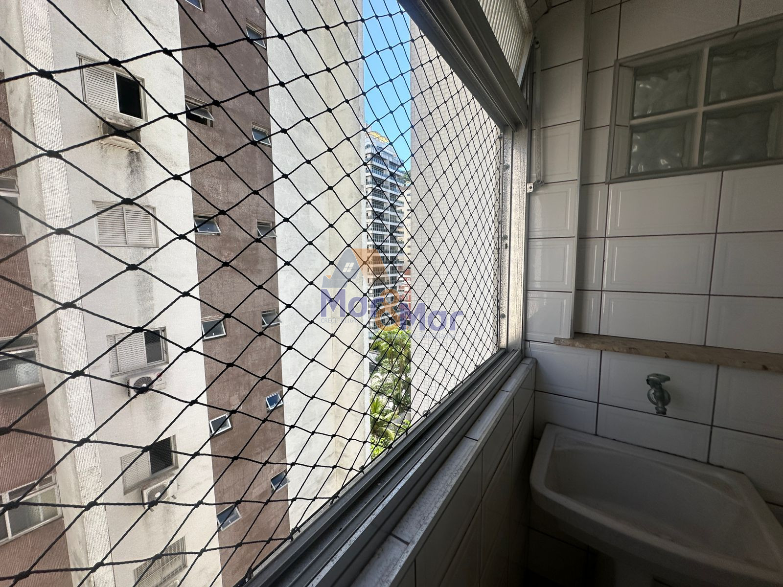 Apartamento à 50 Metros da Praia da Pitangueiras, Guarujá-SP