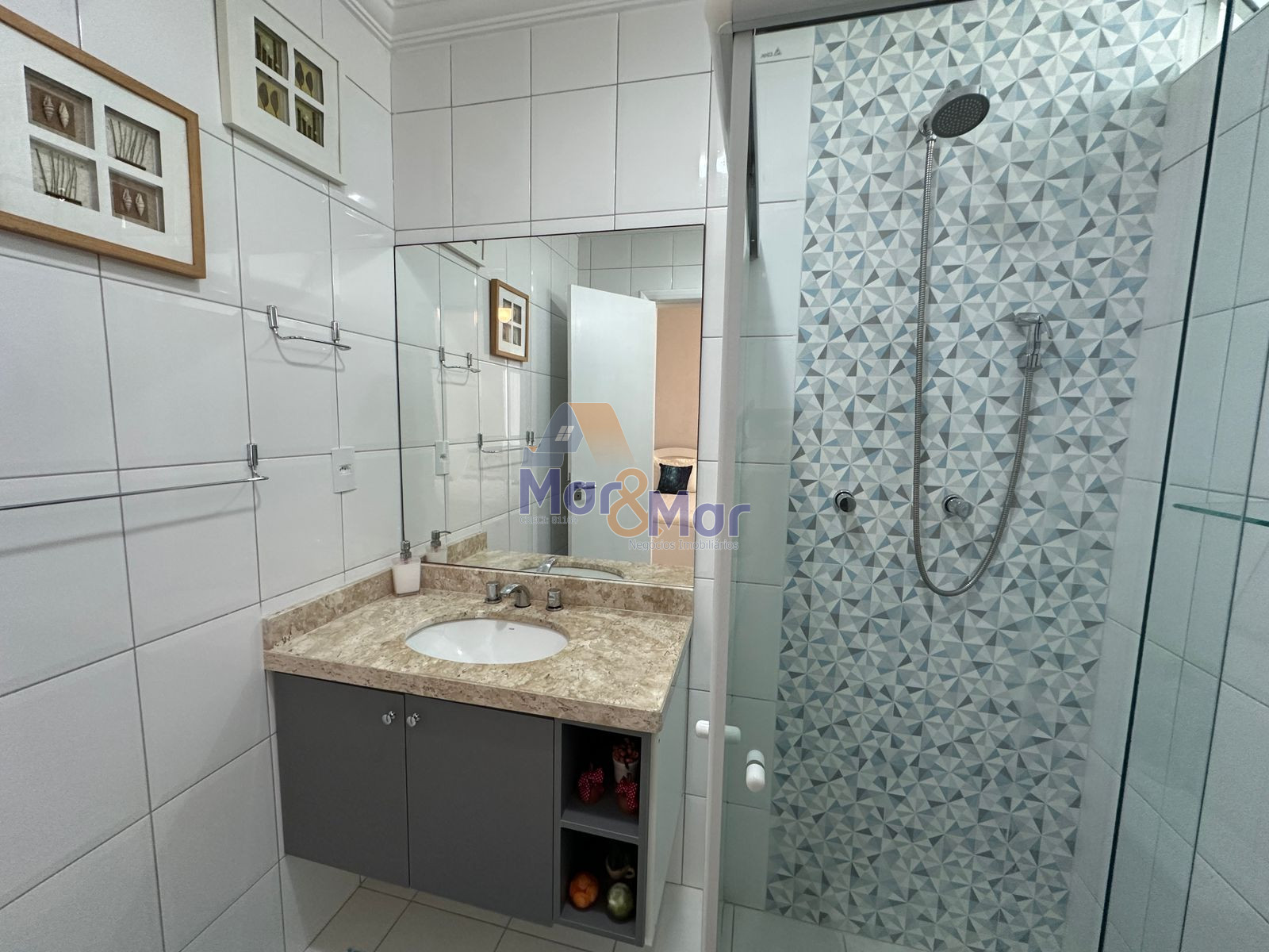 Apartamento Frente ao Mar nas Pitangueiras, Guarujá - SP