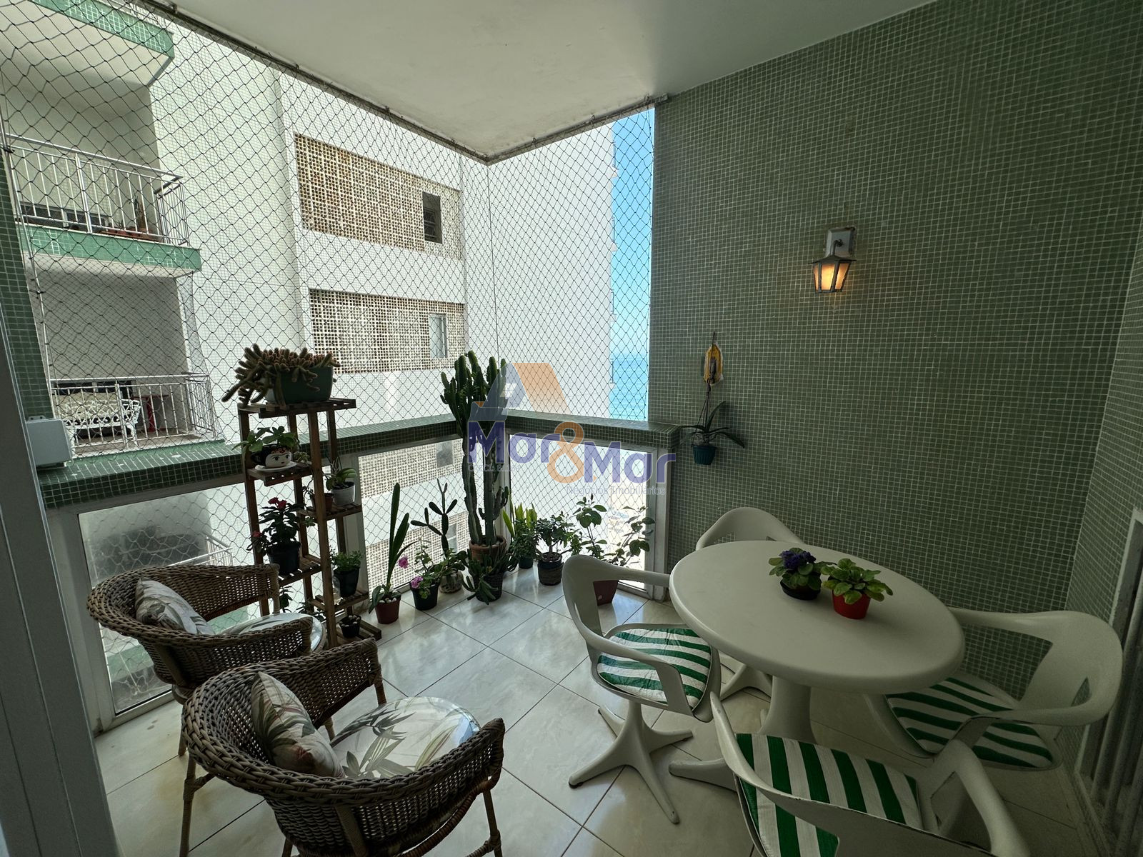 Apartamento Frente ao Mar nas Pitangueiras, Guarujá - SP