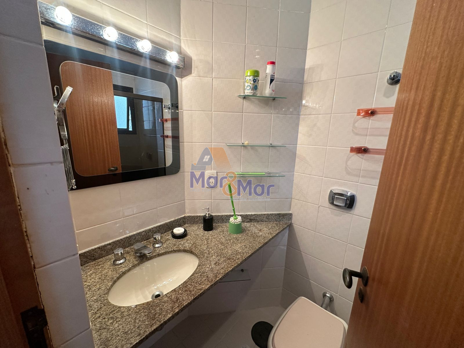 Apartamento na Praia da Enseada, Guarujá - SP