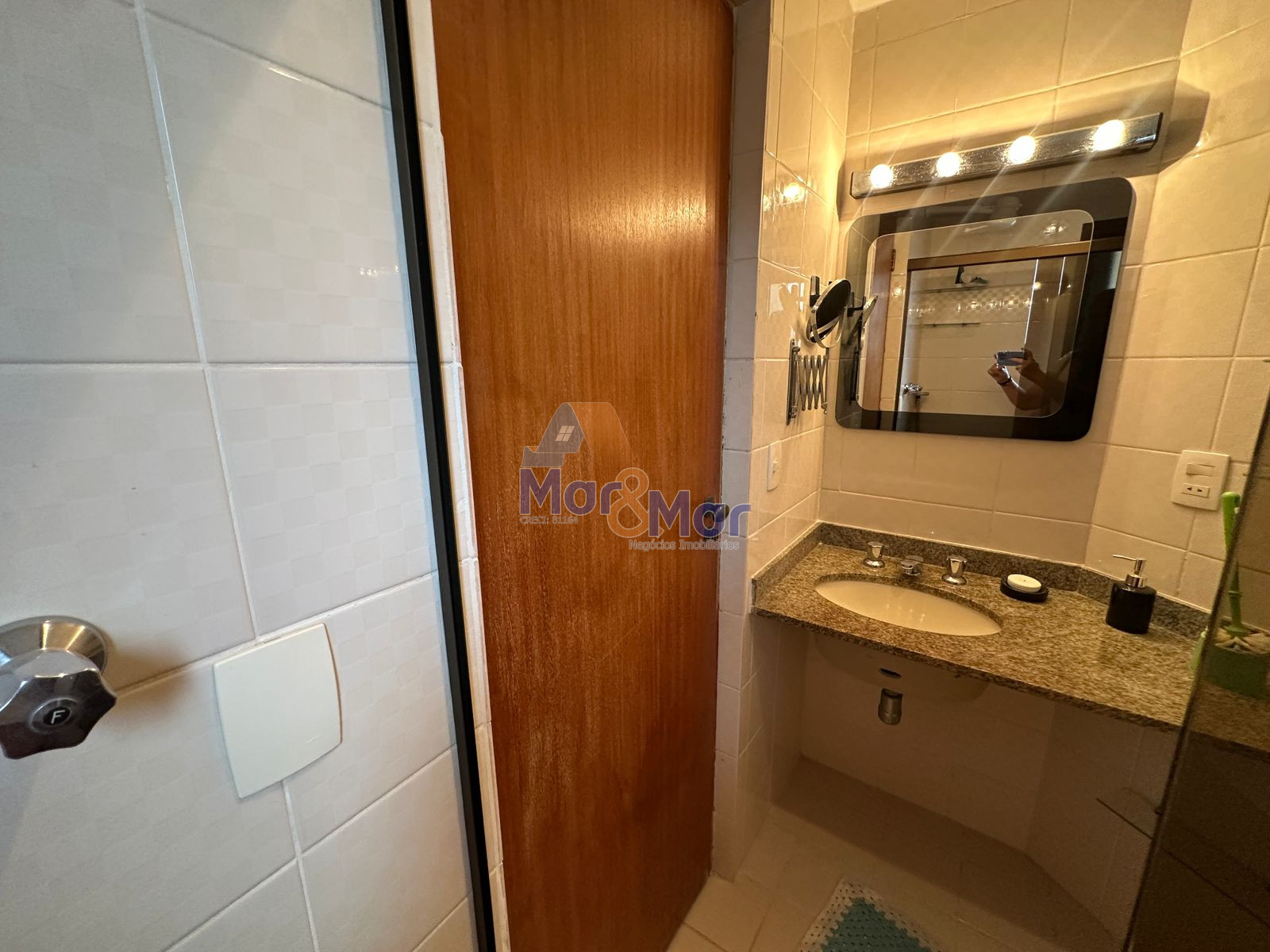 Apartamento na Praia da Enseada, Guarujá - SP