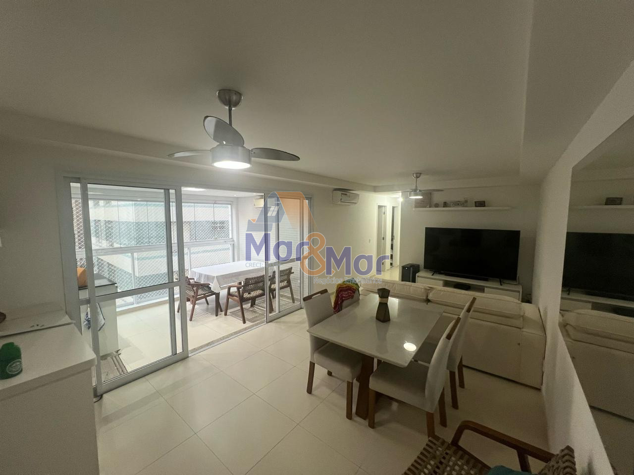 Apartamento na Praia da Pitangueiras, Guarujá - SP