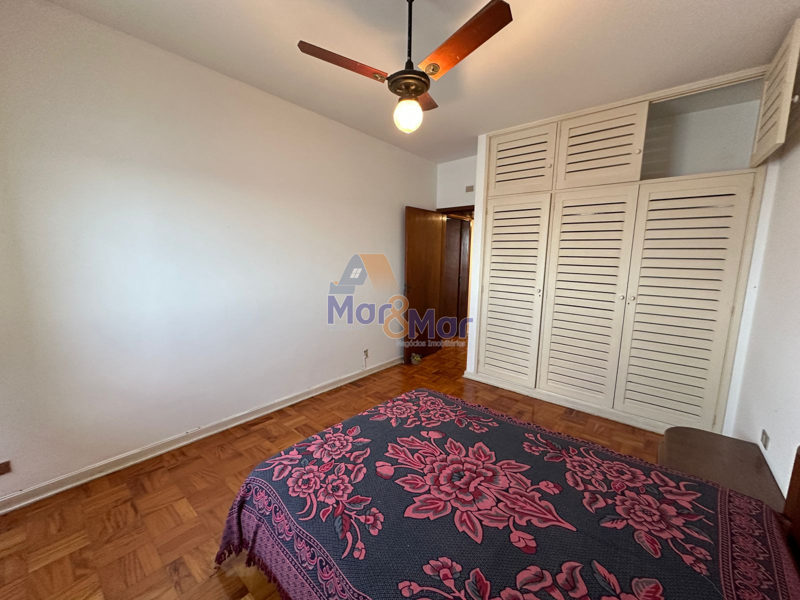 Apartamento Frente ao Mar nas Pitangueiras, Guarujá - SP
