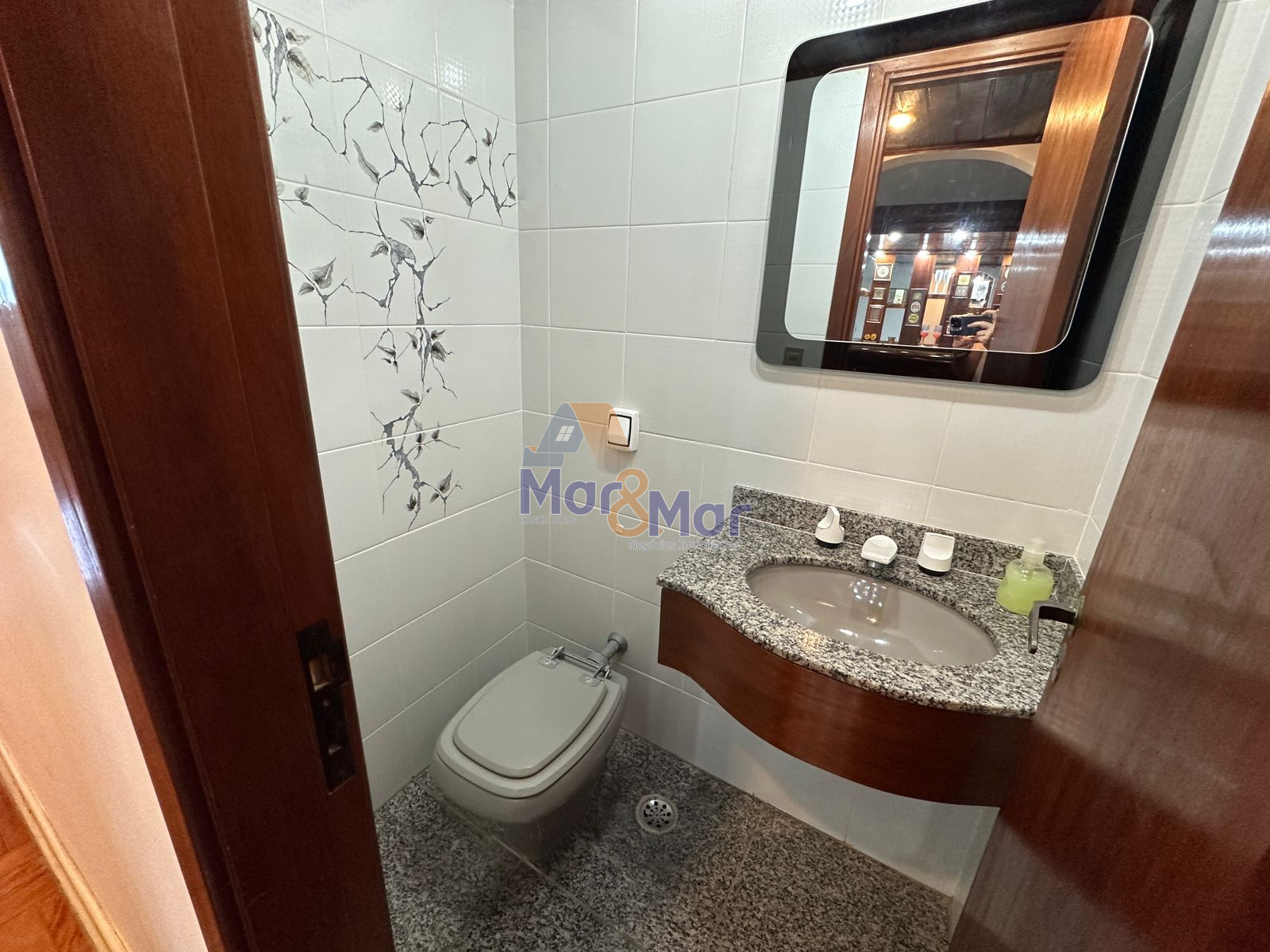 Apartamento Frente ao Mar nas Pitangueiras, Guarujá - SP