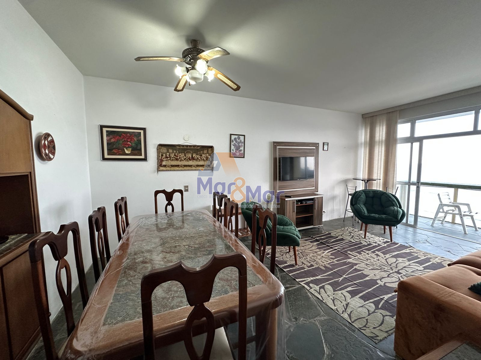 Apartamento Frente ao Mar nas Pitangueiras, Guarujá - SP