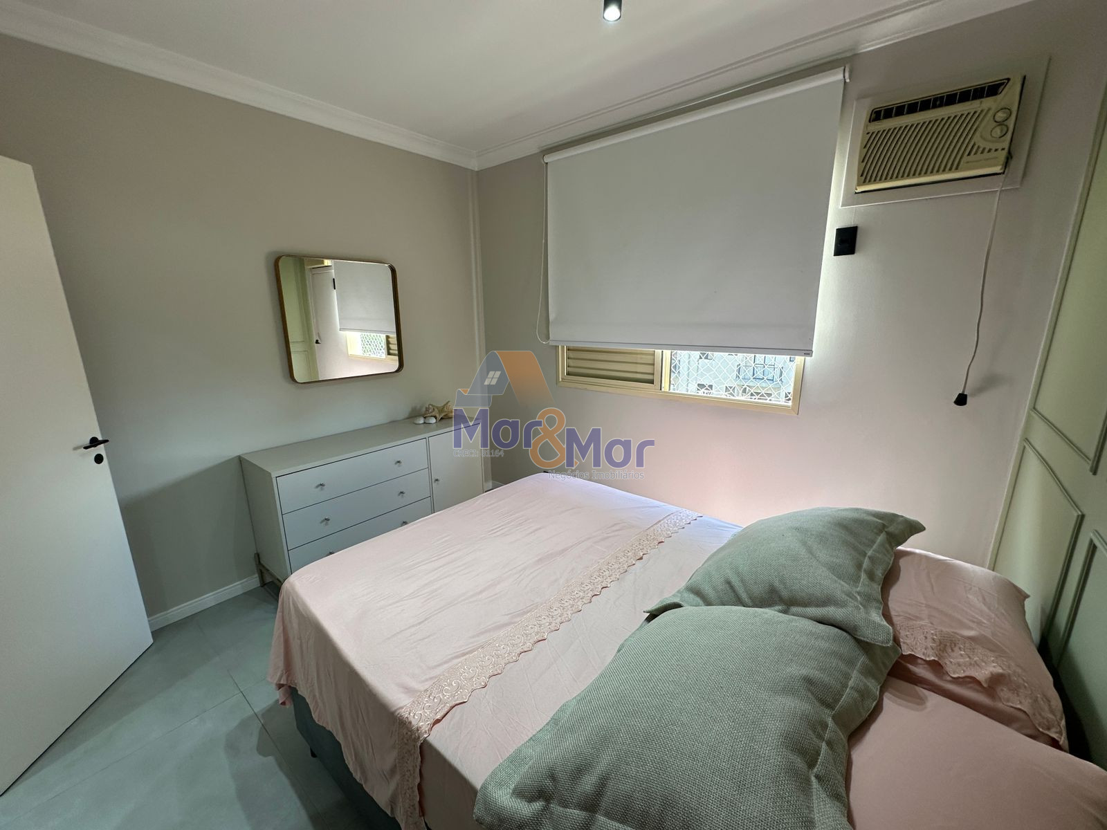 Apartamento na Praia da Enseada, Guarujá - SP