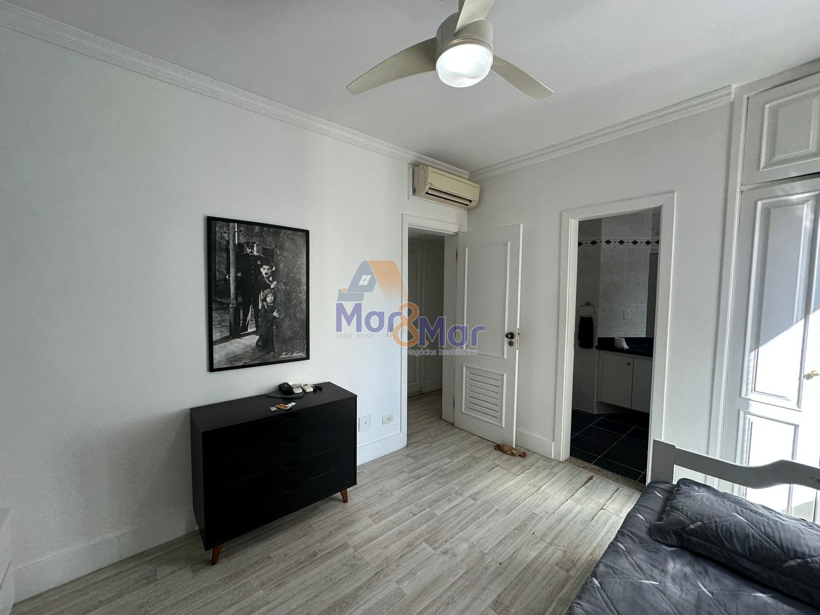 Apartamento na Praia da Pitangueiras, Guarujá - SP