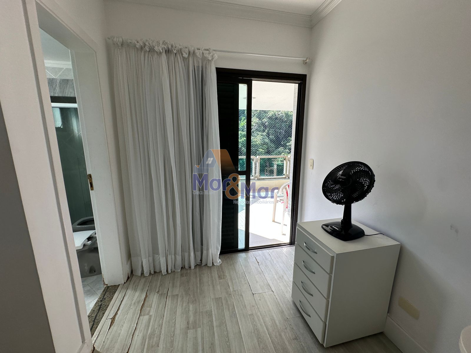 Apartamento na Praia da Pitangueiras, Guarujá - SP
