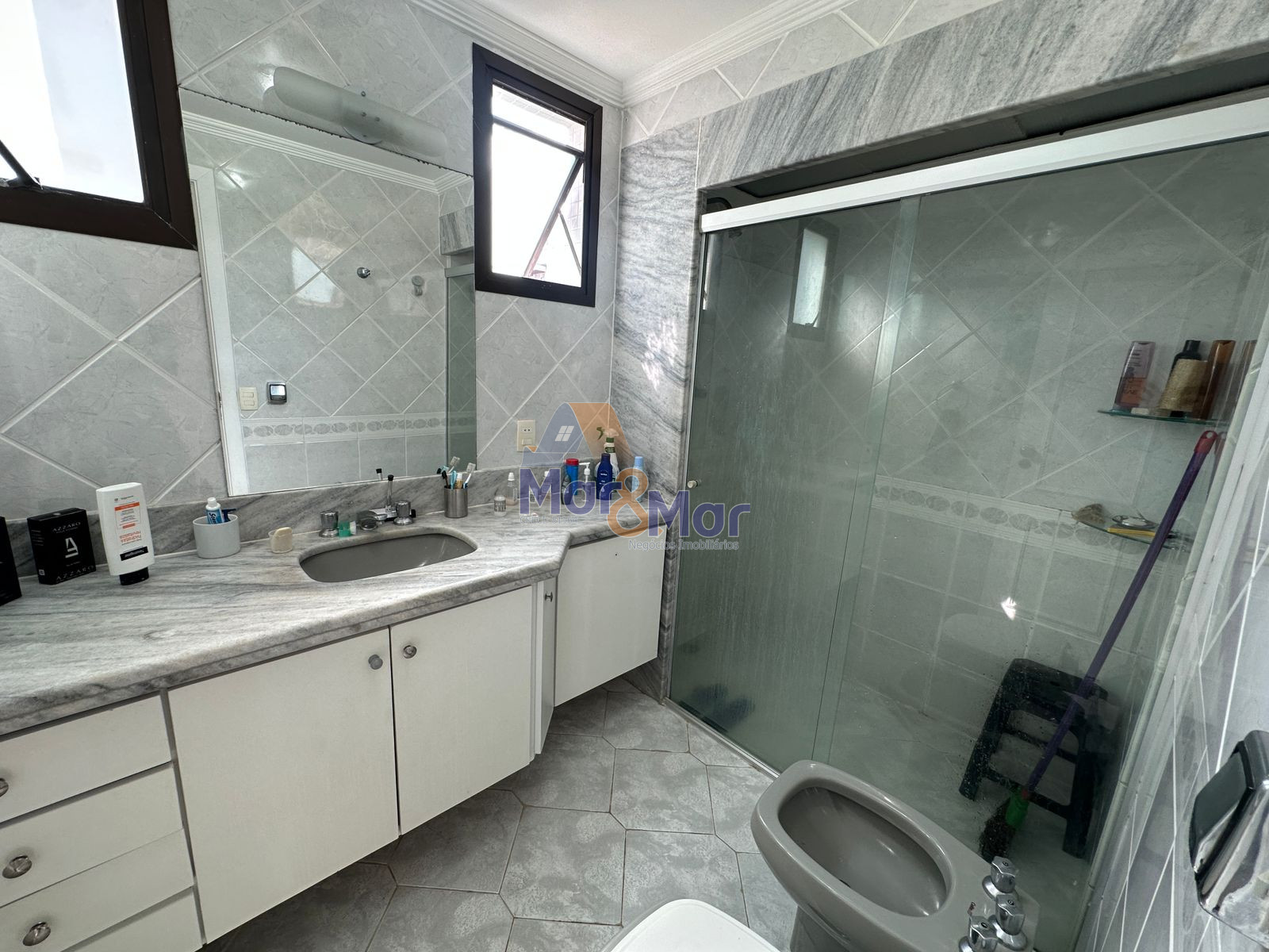 Apartamento na Praia da Pitangueiras, Guarujá - SP