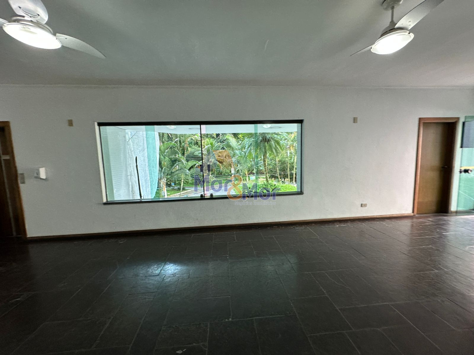 Apartamento na Praia da Pitangueiras, Guarujá - SP