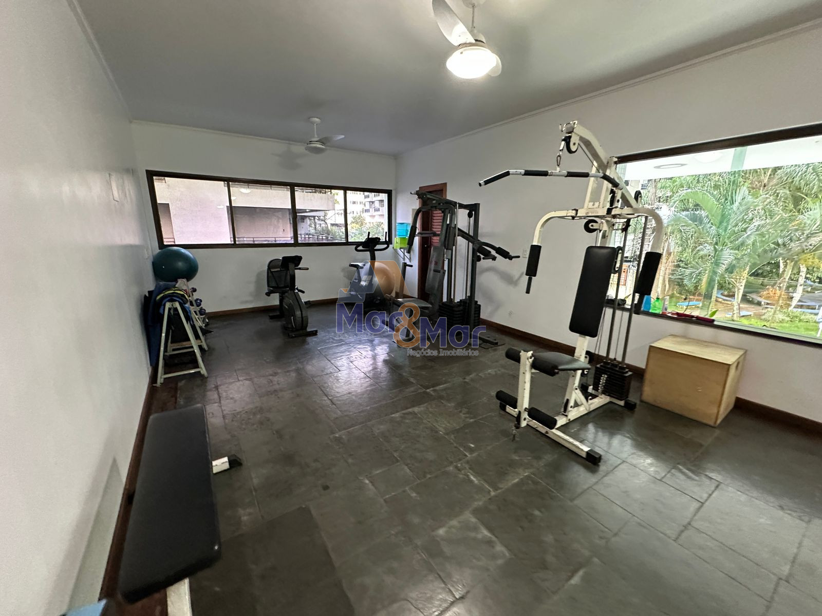 Apartamento na Praia da Pitangueiras, Guarujá - SP