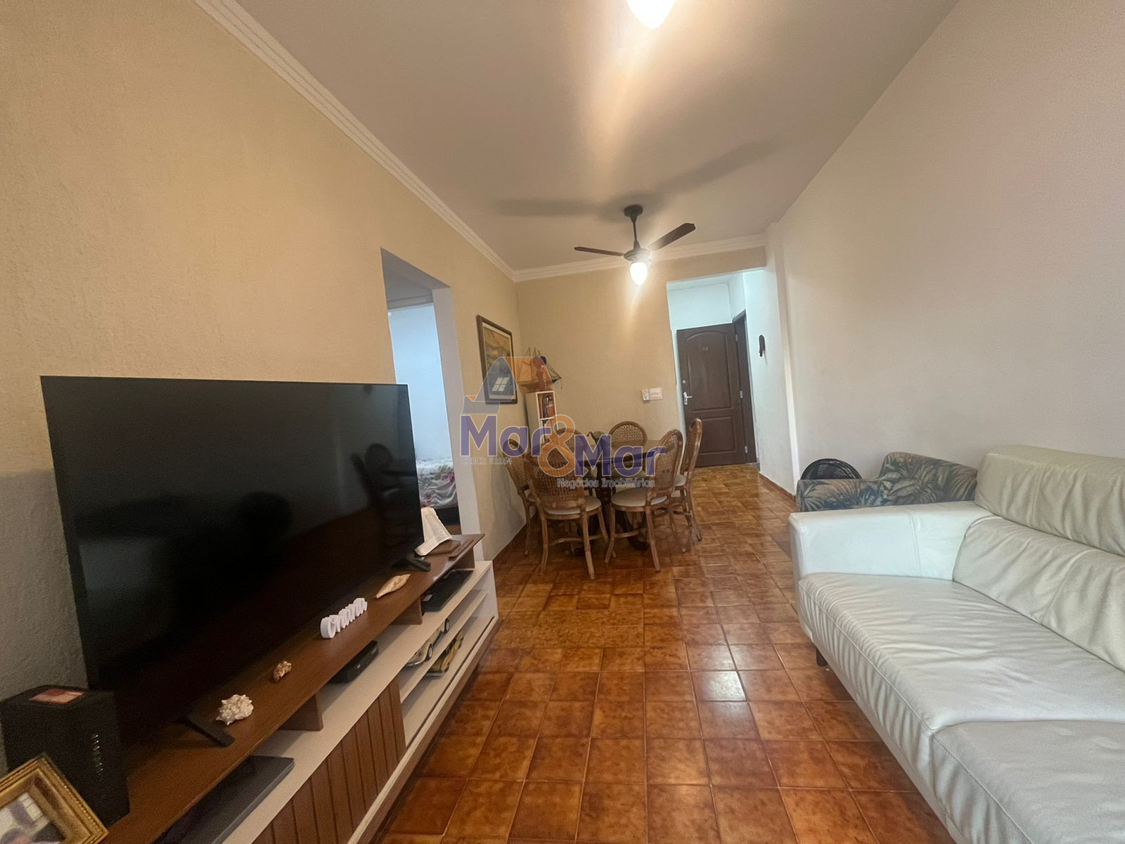 Apartamento na Praia das Pitangueiras, Guarujá - SP